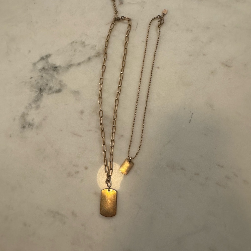 Elegant Gold Pendant Necklace